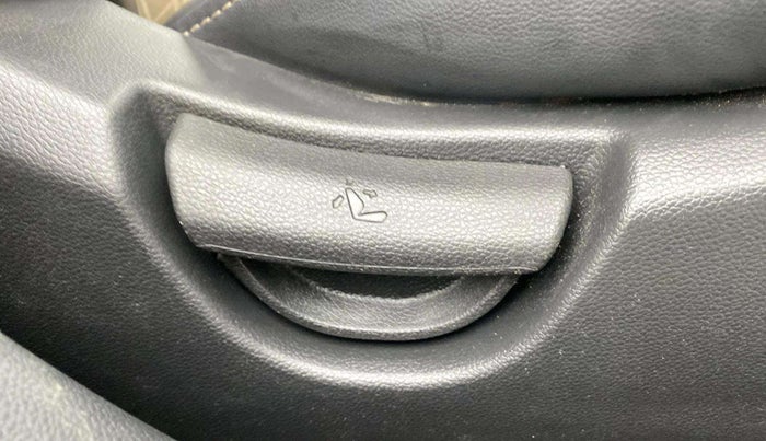 2017 Hyundai Grand i10 MAGNA 1.2 KAPPA VTVT, Petrol, Manual, 59,296 km, Driver Side Adjustment Panel