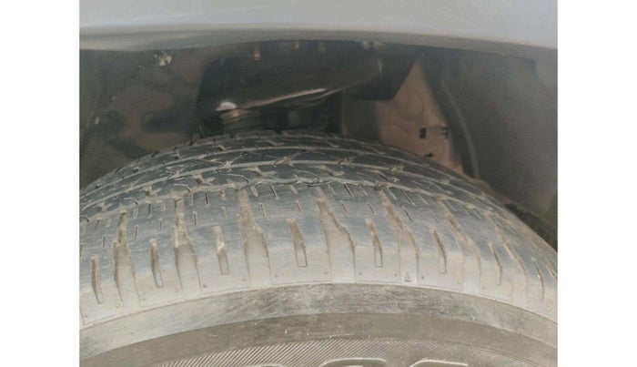 2019 Toyota Fortuner 2.8 4X2 AT, Diesel, Automatic, 1,03,970 km, Right Rear Tyre Tread