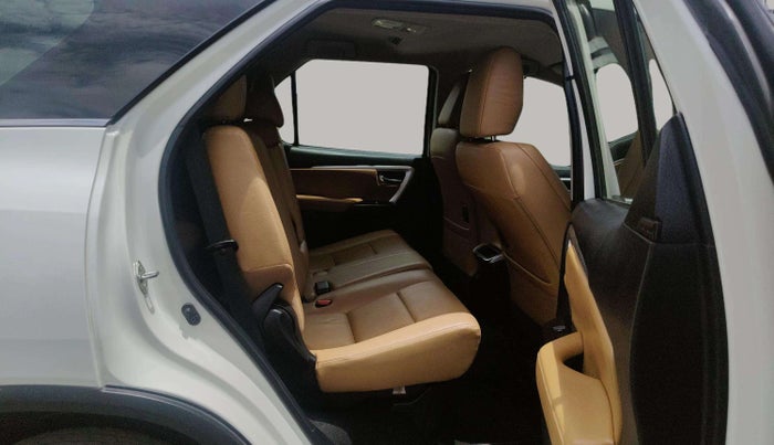 2019 Toyota Fortuner 2.8 4X2 AT, Diesel, Automatic, 1,03,970 km, Right Side Rear Door Cabin