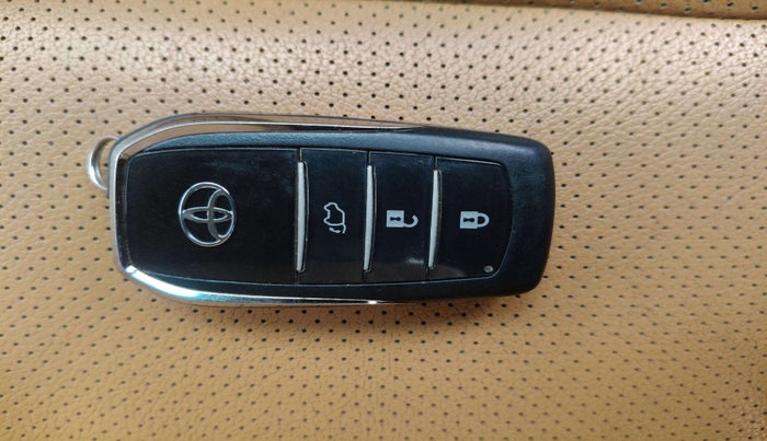 2019 Toyota Fortuner 2.8 4X2 AT, Diesel, Automatic, 1,03,970 km, Key Close Up