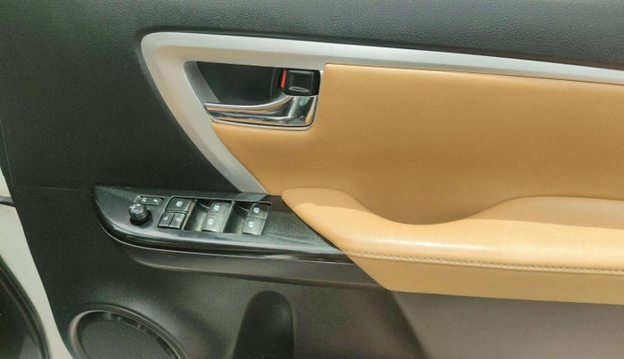 2019 Toyota Fortuner 2.8 4X2 AT, Diesel, Automatic, 1,03,970 km, Driver Side Door Panels Control