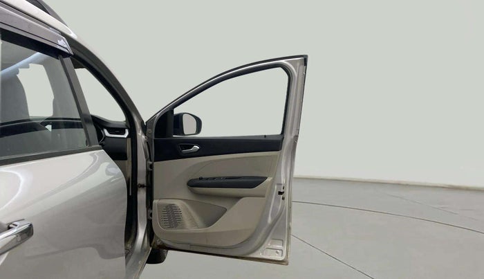2022 Renault TRIBER RXZ AMT, Petrol, Automatic, 71,513 km, RHS Front Door