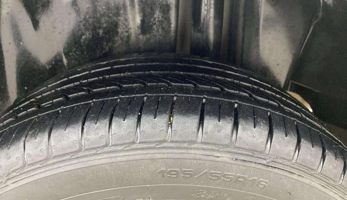 2016 Maruti Ciaz ZDI+ SHVS, Diesel, Manual, 70,370 km, Left Rear Tyre Tread