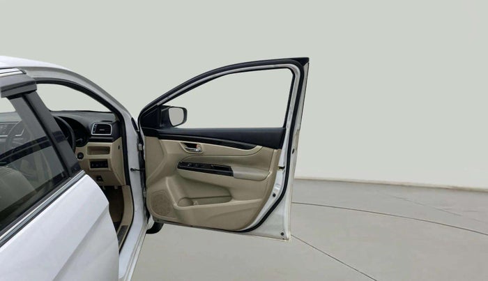 2016 Maruti Ciaz ZDI+ SHVS, Diesel, Manual, 70,370 km, RHS Front Door