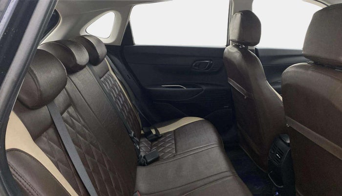 2023 Hyundai NEW I20 ASTA 1.2 MT, Petrol, Manual, 30,977 km, Right Side Rear Door Cabin