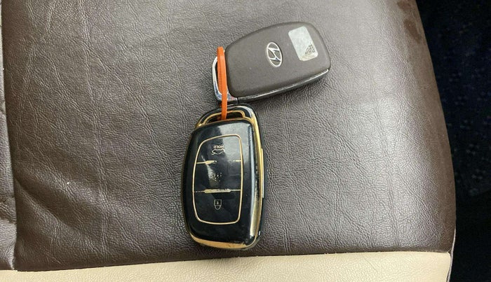 2023 Hyundai NEW I20 ASTA 1.2 MT, Petrol, Manual, 30,977 km, Key Close Up