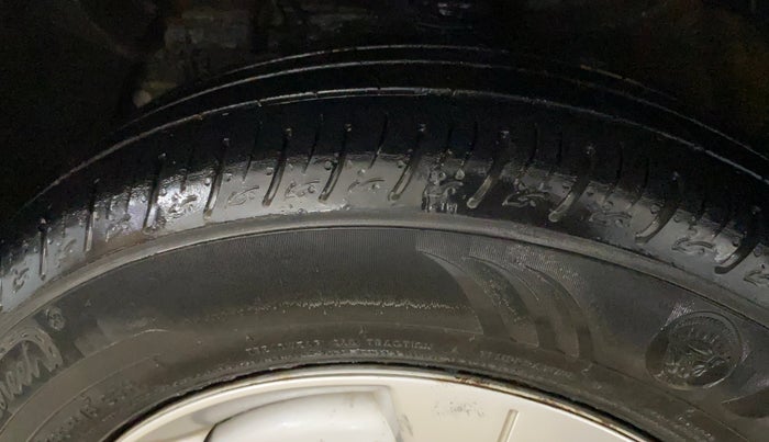 2023 Mahindra XUV300 W4 1.2 PETROL, Petrol, Manual, 30,416 km, Left Rear Tyre Tread