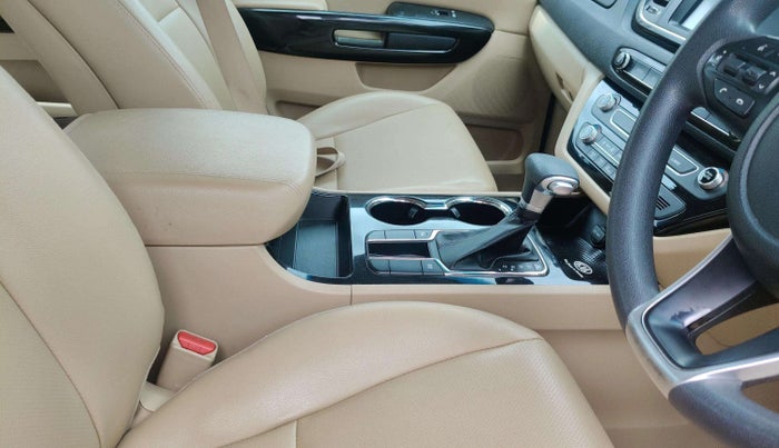 2020 KIA CARNIVAL PRESTIGE 2.2 9 STR, Diesel, Automatic, 67,378 km, Gear Lever