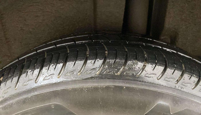 2013 Maruti Ertiga VXI, Petrol, Manual, 73,814 km, Left Rear Tyre Tread