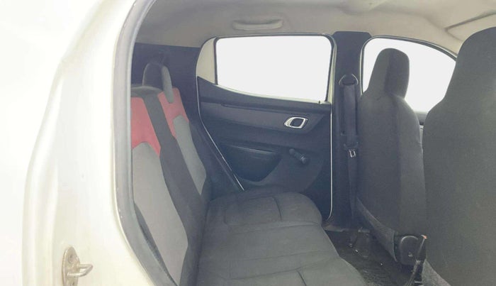 2019 Renault Kwid RXT 1.0 (O), Petrol, Manual, 57,814 km, Right Side Rear Door Cabin