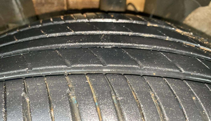 2019 Renault Kwid RXT 1.0 (O), Petrol, Manual, 57,814 km, Left Front Tyre Tread