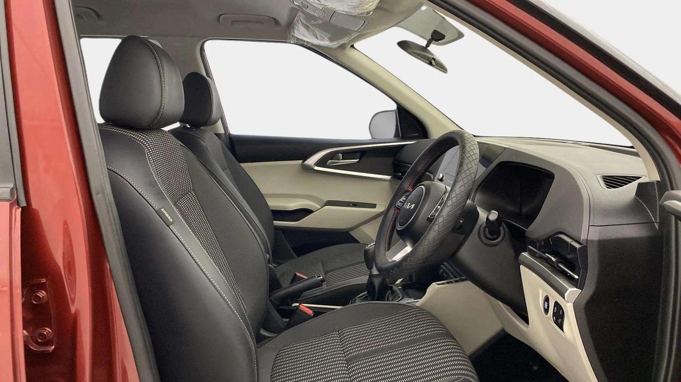 2024 KIA CARENS Prestige (O) 1.5 Petrol 7 STR, Petrol, Manual, 4,578 km, Right Side Front Door Cabin