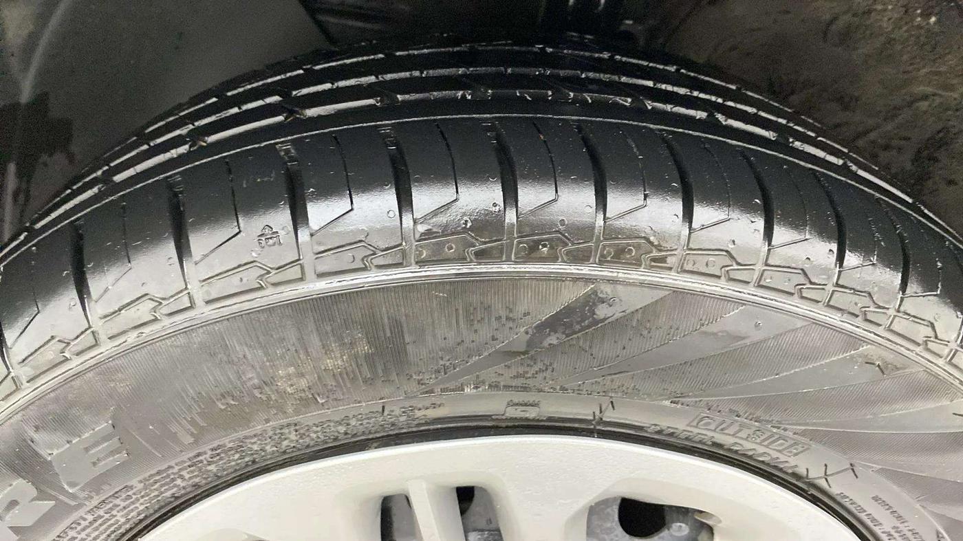2024 KIA CARENS Prestige (O) 1.5 Petrol 7 STR, Petrol, Manual, 4,578 km, Left Front Tyre Tread