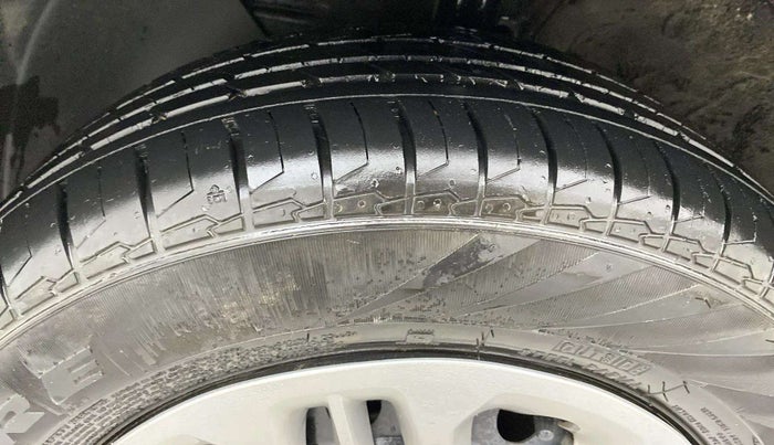 2024 KIA CARENS Prestige (O) 1.5 Petrol 7 STR, Petrol, Manual, 4,521 km, Left Front Tyre Tread