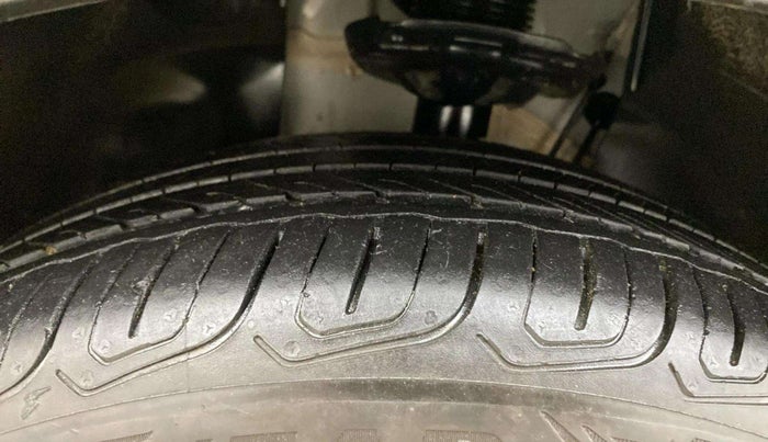 2021 Volkswagen TAIGUN TOPLINE 1.0 TSI MT, Petrol, Manual, 26,615 km, Left Front Tyre Tread