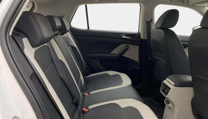 2021 Volkswagen TAIGUN TOPLINE 1.0 TSI MT, Petrol, Manual, 26,615 km, Right Side Rear Door Cabin