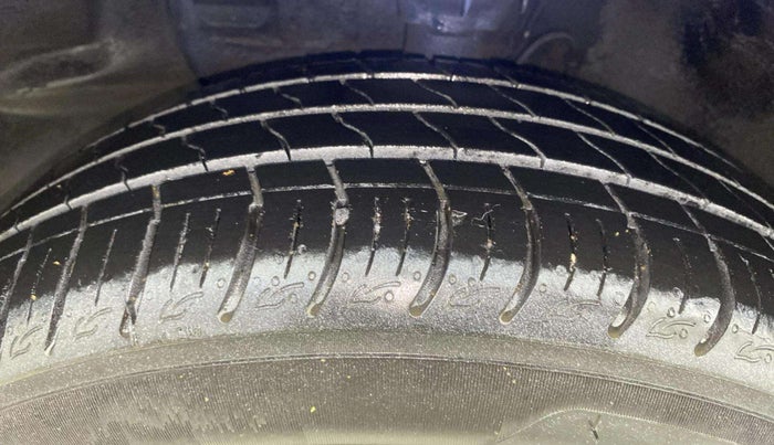 2016 Hyundai Elite i20 ASTA 1.2, Petrol, Manual, 30,481 km, Left Front Tyre Tread