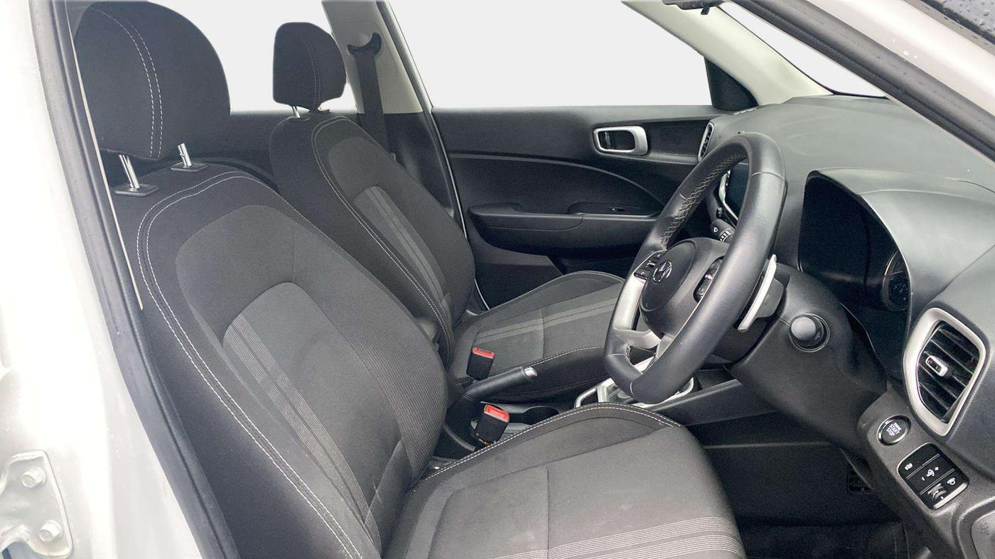2022 Hyundai VENUE SX PLUS 1.0 TURBO DCT, Petrol, Automatic, 76,261 km, Right Side Front Door Cabin