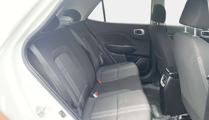 2022 Hyundai VENUE SX PLUS 1.0 TURBO DCT, Petrol, Automatic, 76,245 km, Right Side Rear Door Cabin