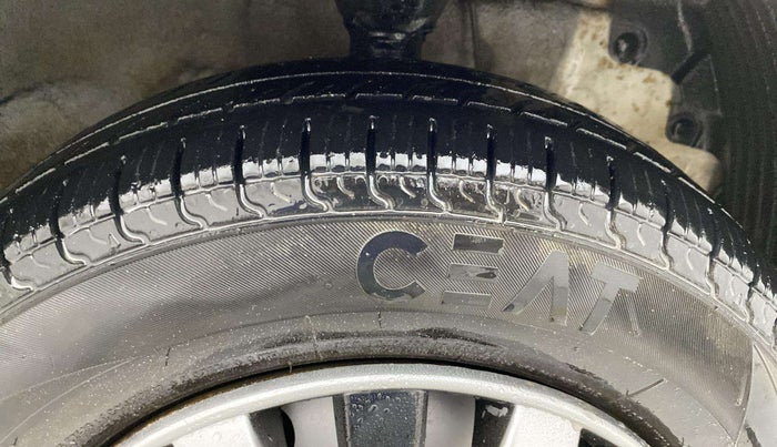 2016 Hyundai Eon ERA +, Petrol, Manual, 72,394 km, Right Front Tyre Tread
