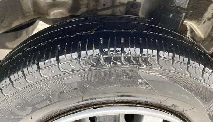 2016 Hyundai Eon ERA +, Petrol, Manual, 72,394 km, Left Rear Tyre Tread
