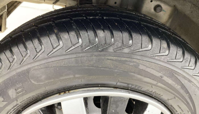 2016 Hyundai Eon ERA +, Petrol, Manual, 72,394 km, Right Rear Tyre Tread