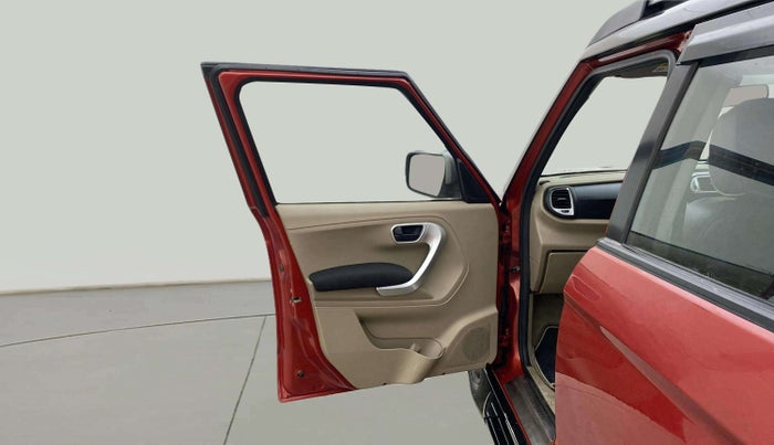 2018 Mahindra TUV300 T10 AMT DUAL TONE, Diesel, Automatic, 42,666 km, LHS Front Door