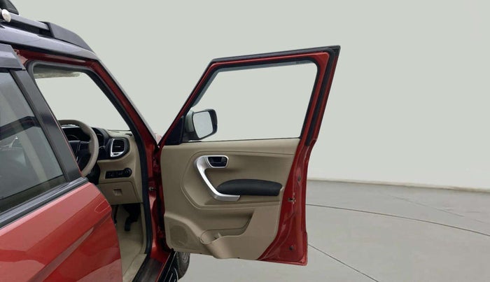2018 Mahindra TUV300 T10 AMT DUAL TONE, Diesel, Automatic, 42,666 km, RHS Front Door