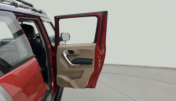 2018 Mahindra TUV300 T10 AMT DUAL TONE, Diesel, Automatic, 42,666 km, RHS Rear Door