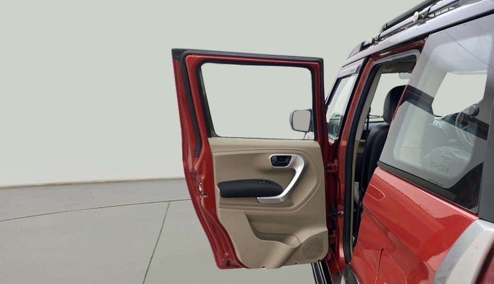 2018 Mahindra TUV300 T10 AMT DUAL TONE, Diesel, Automatic, 42,666 km, LHS Rear Door