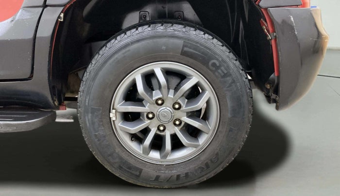 2018 Mahindra TUV300 T10 AMT DUAL TONE, Diesel, Automatic, 42,666 km, Left Rear Wheel