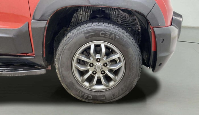 2018 Mahindra TUV300 T10 AMT DUAL TONE, Diesel, Automatic, 42,666 km, Right Front Wheel