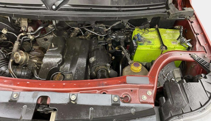 2018 Mahindra TUV300 T10 AMT DUAL TONE, Diesel, Automatic, 42,666 km, Engine View - Left