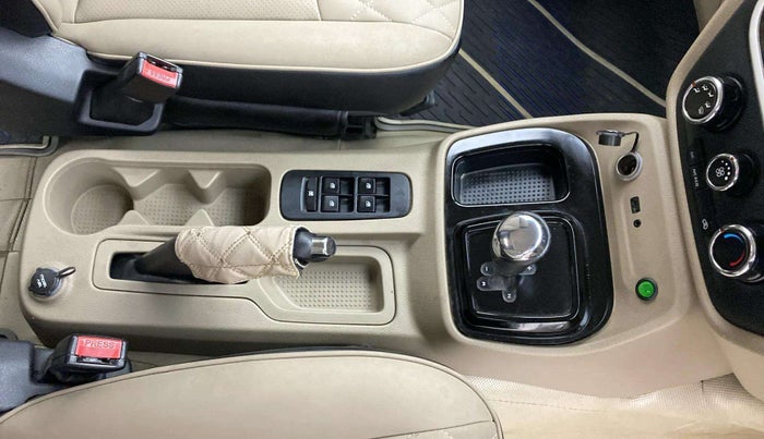 2018 Mahindra TUV300 T10 AMT DUAL TONE, Diesel, Automatic, 42,666 km, Gear Lever