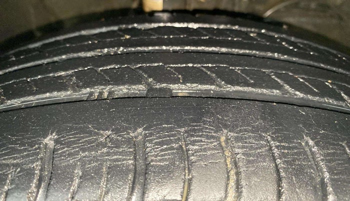 2018 Maruti Baleno DELTA PETROL 1.2, Petrol, Manual, 66,685 km, Right Front Tyre Tread