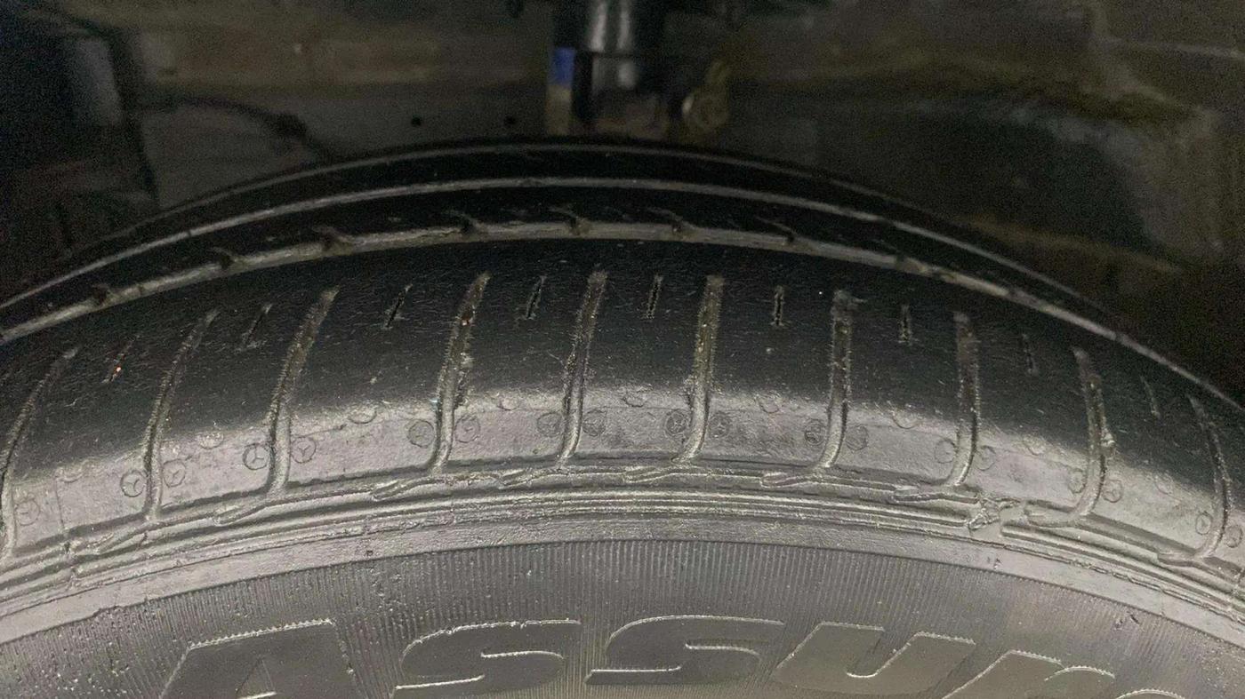 2020 Maruti Ciaz DELTA 1.5 SHVS MT PETROL, Petrol, Manual, 34,163 km, Left Front Tyre Tread