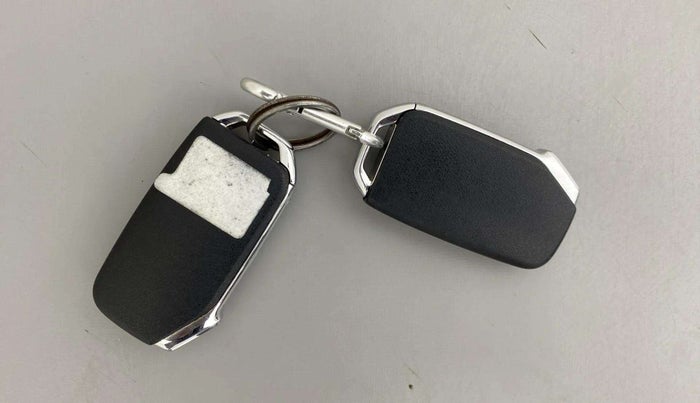 2024 KIA SONET HTK PLUS 1.2 PETROL MT, Petrol, Manual, 13,443 km, Key Close Up
