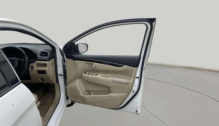 2017 Maruti Ciaz ZETA 1.4  AT PETROL, Petrol, Automatic, 65,634 km, RHS Front Door