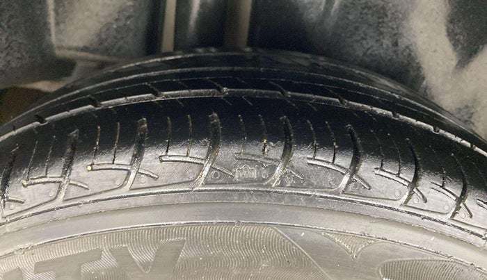 2017 Maruti Ciaz ZETA 1.4  AT PETROL, Petrol, Automatic, 65,634 km, Right Rear Tyre Tread