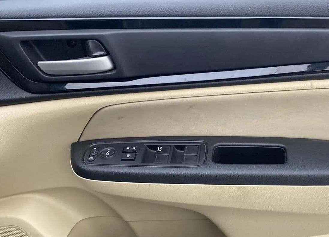 2021 Honda Amaze 1.2L I-VTEC VX CVT, Petrol, Automatic, 66,957 km, Driver Side Door Panels Control