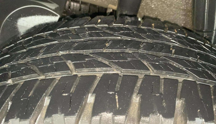 2017 Renault Duster 110 PS RXZ 4X2 AMT DIESEL, Diesel, Automatic, 88,648 km, Right Rear Tyre Tread