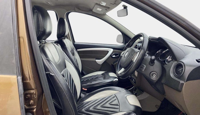 2017 Renault Duster 110 PS RXZ 4X2 AMT DIESEL, Diesel, Automatic, 88,648 km, Right Side Front Door Cabin