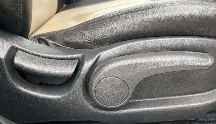 2018 Hyundai Elite i20 ASTA 1.2, Petrol, Manual, 34,381 km, Driver Side Adjustment Panel
