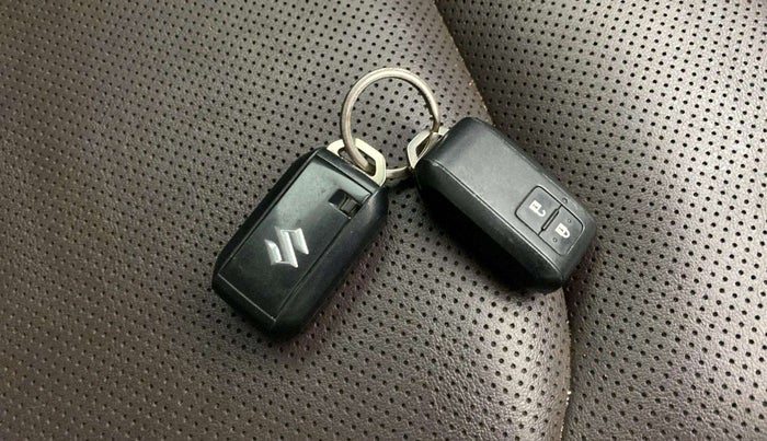 2023 Maruti Grand Vitara ALPHA SMART HYBRID, Petrol, Manual, 50,302 km, Key Close Up
