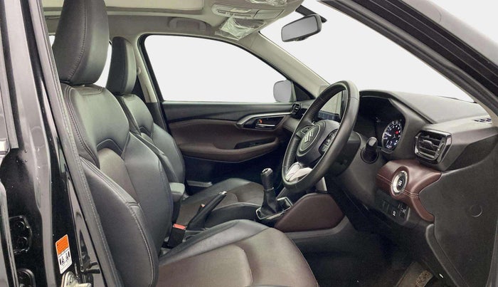 2023 Maruti Grand Vitara ALPHA SMART HYBRID, Petrol, Manual, 50,302 km, Right Side Front Door Cabin