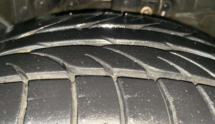 2016 Ford Ecosport TITANIUM+ 1.5L DIESEL, Diesel, Manual, 1,10,555 km, Left Front Tyre Tread