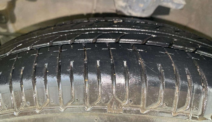 2013 Hyundai i10 SPORTZ 1.2 AT, Petrol, Automatic, 62,982 km, Left Front Tyre Tread