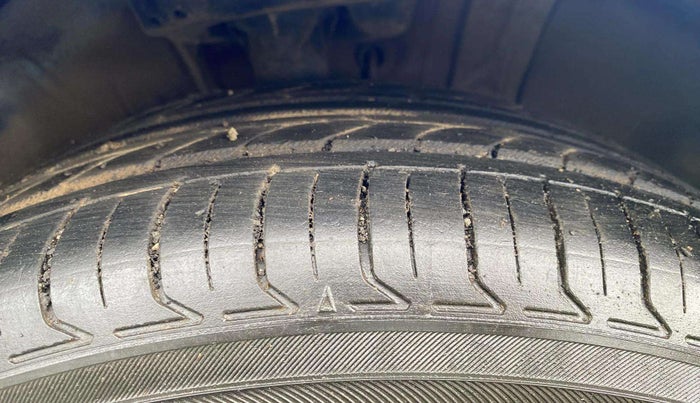 2018 Hyundai New Elantra 2.0 SX(O) AT PETROL, Petrol, Automatic, 60,848 km, Right Front Tyre Tread