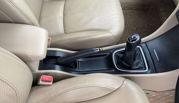 2018 Maruti Ciaz ALPHA 1.5 SHVS PETROL, Petrol, Manual, 65,929 km, Gear Lever
