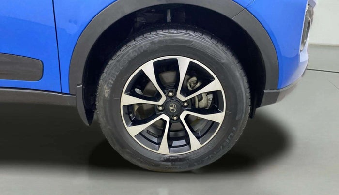 2021 Tata NEXON XZA PLUS (O) PETROL DUAL TONE, Petrol, Automatic, 38,229 km, Right Front Wheel
